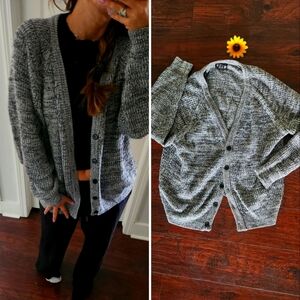 VINTAGE EXPRESSIONS GRAY CARDIGAN 💕💥